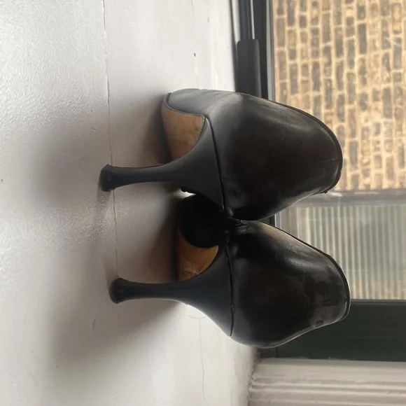 Black Manolo Blahnik - Picture 3 of 3